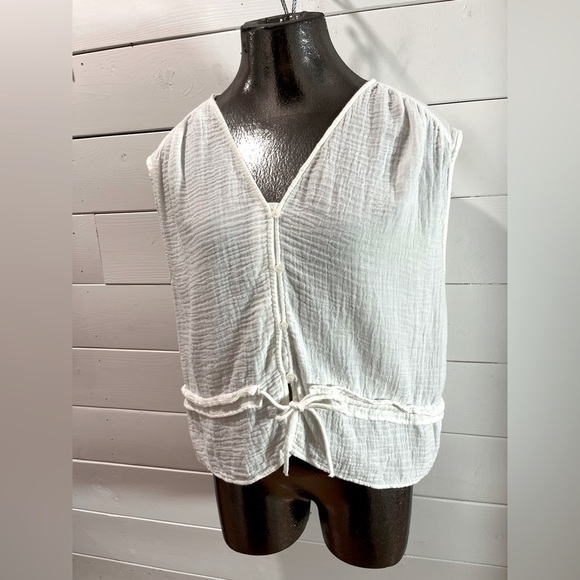 H&M White Textured Sleeveless Top – Size S - Picture 9 of 10